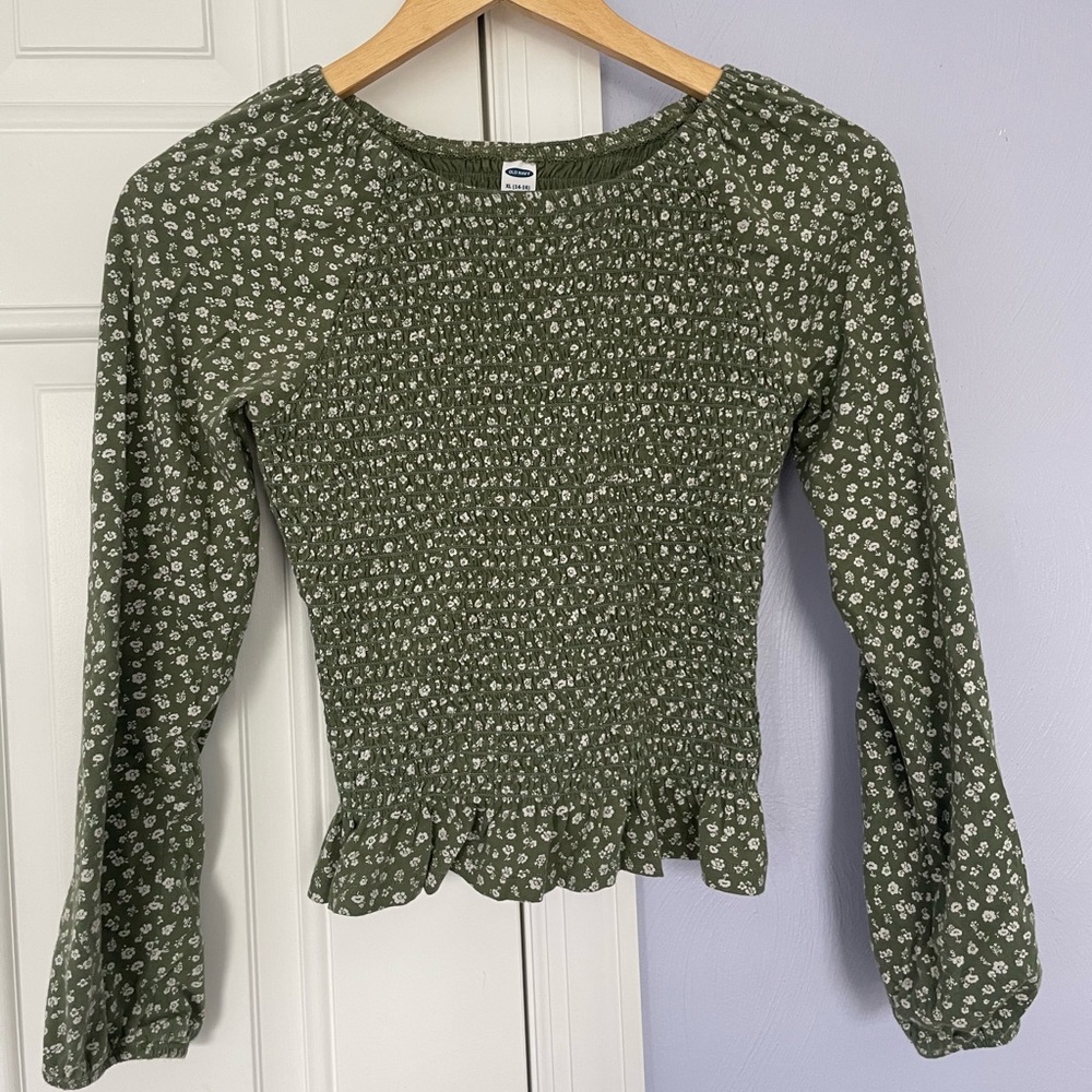 Girls Old Navy smocked long sleeve - Picture 1 of 5